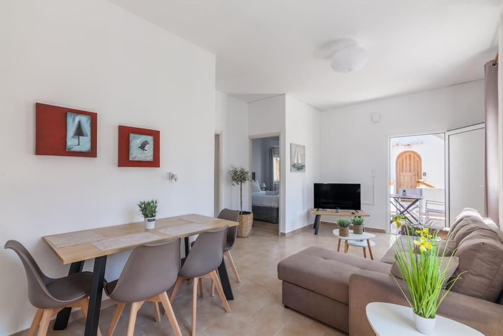 גובס Geo'S Lovely Two Bedroom Island Apartment מראה חיצוני תמונה
